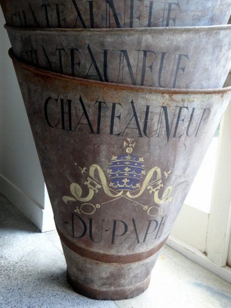 Zinc Chateauneuf-Du-Pape painted grape harvesting Hotte's