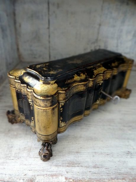 Antique Laquered chinese box c.1900