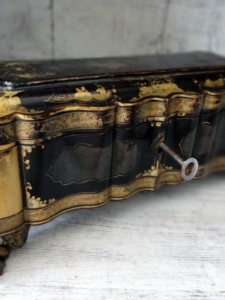 Antique Laquered chinese box c.1900