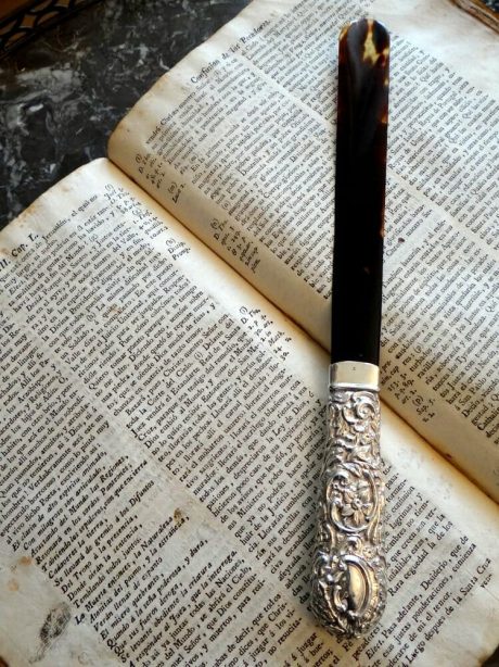 Antique English sterling silver tortoiseshell page turner