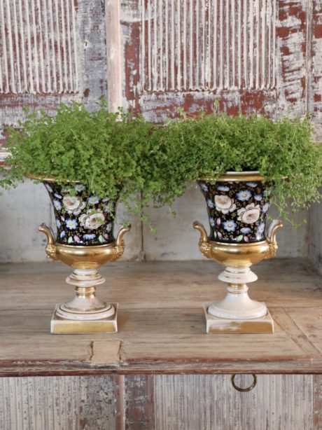 Pair of antique Porcelaine de Paris Medici vases