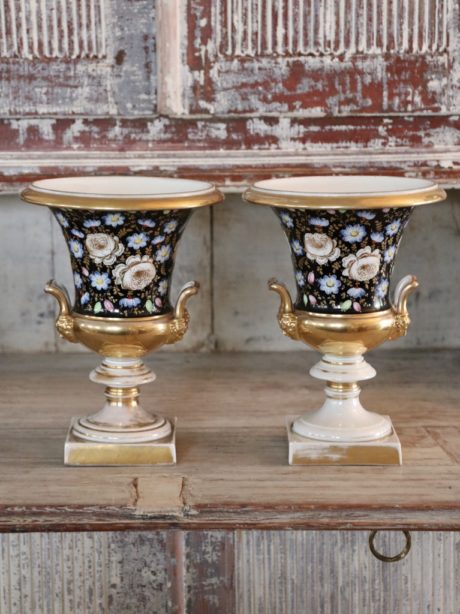 Pair of antique Porcelaine de Paris Medici vases